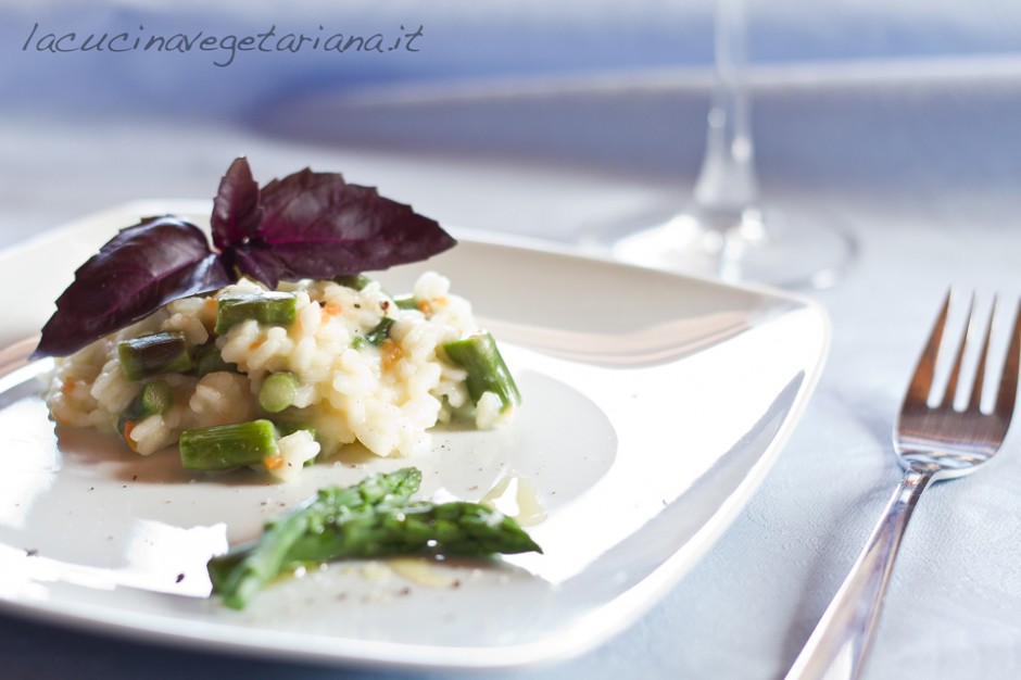 Risotto agli asparagi e basilico viola Vegano Gourmand